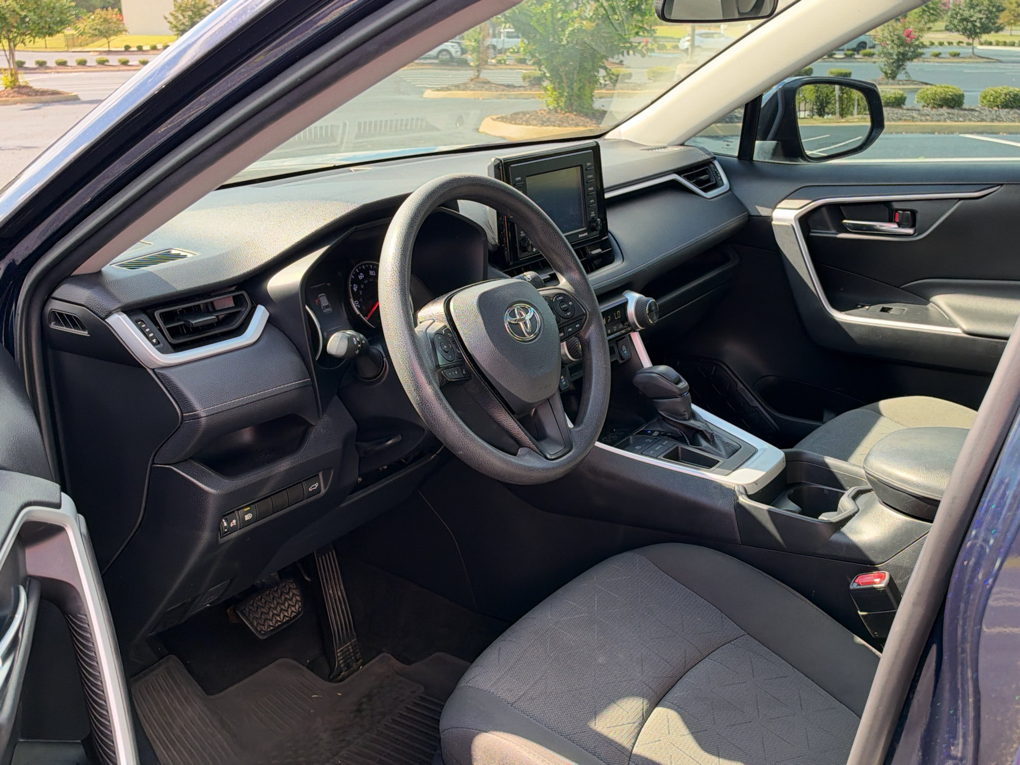 Used 2021 Toyota RAV4 XLE w/ Convenience Package FWD image 11
