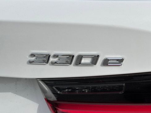 Certified 2023 BMW 330e 330e w/ Premium Package image 21