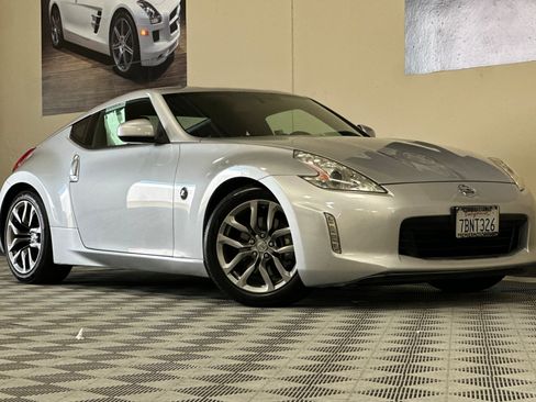 Used 2013 Nissan 370Z Coupe RWD image 2