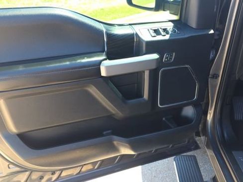 Used 2018 Ford F150 Platinum w/ Equipment Group 701A Luxury image 10