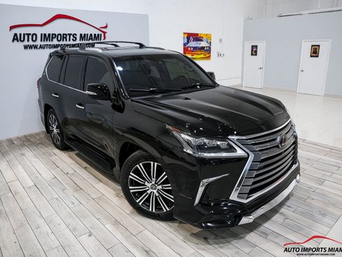 Used 2021 Lexus LX 570 4WD w/ Luxury Package image 28