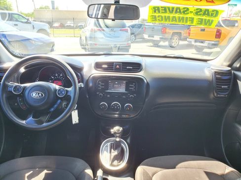 Used 2016 Kia Soul w/ Option Group 020 FWD image 12