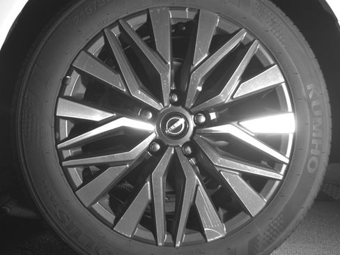 Used 2025 Nissan Altima 2.5 SV FWD image 14