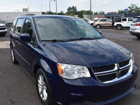 Used 2016 Dodge Grand Caravan SXT FWD image 2