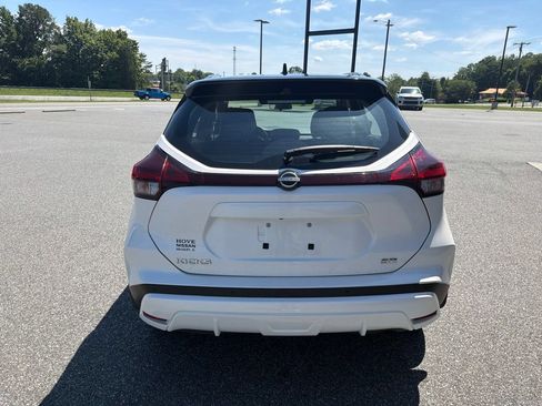 Used 2023 Nissan Kicks SR w/ SR Premium Package FWD image 8