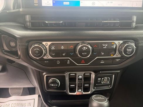 Used 2025 Jeep Gladiator Sport AWD/4WD image 22