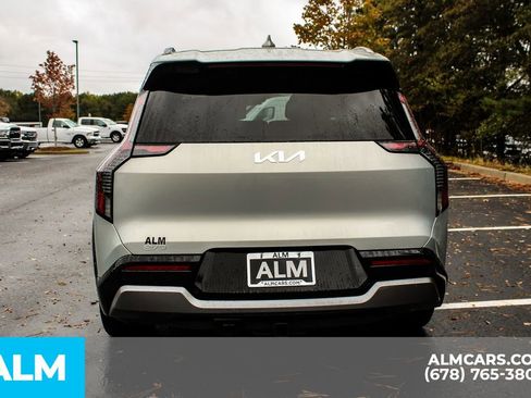 Used 2024 Kia EV9 Land image 11
