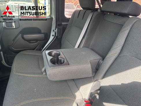 Used 2024 Jeep Wrangler Unlimited w/ Convenience Group AWD/4WD image 39