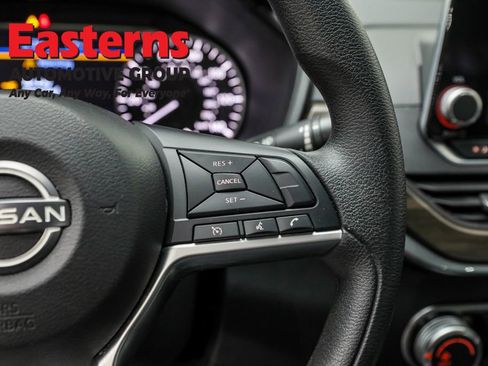 Used 2023 Nissan Altima 2.5 SV image 16