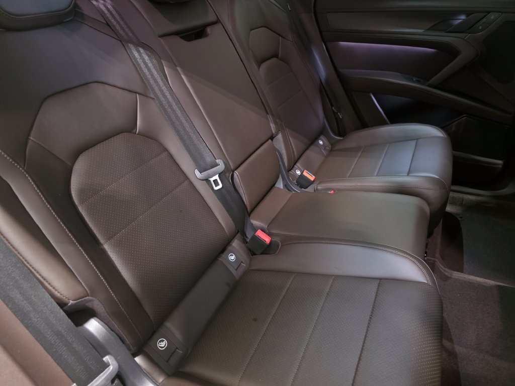 Certified 2026 Porsche Cayenne Turbo AWD/4WD image 13