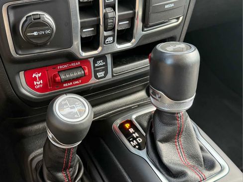 Used 2021 Jeep Wrangler Unlimited Rubicon AWD/4WD image 38
