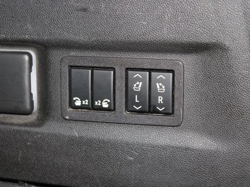 Used 2024 GMC Yukon XL Denali RWD image 19