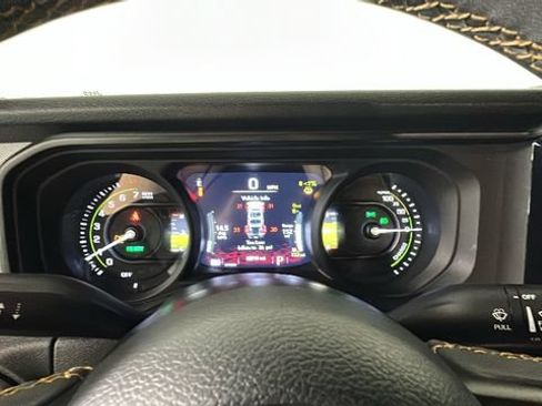 Used 2024 Jeep Wrangler Unlimited w/ Convenience Group AWD/4WD image 17
