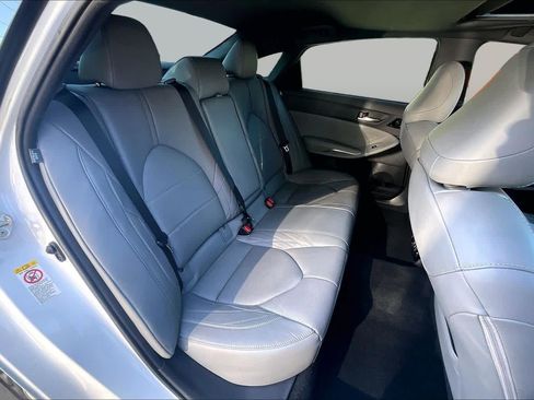 Used 2019 Toyota Avalon Limited FWD image 18