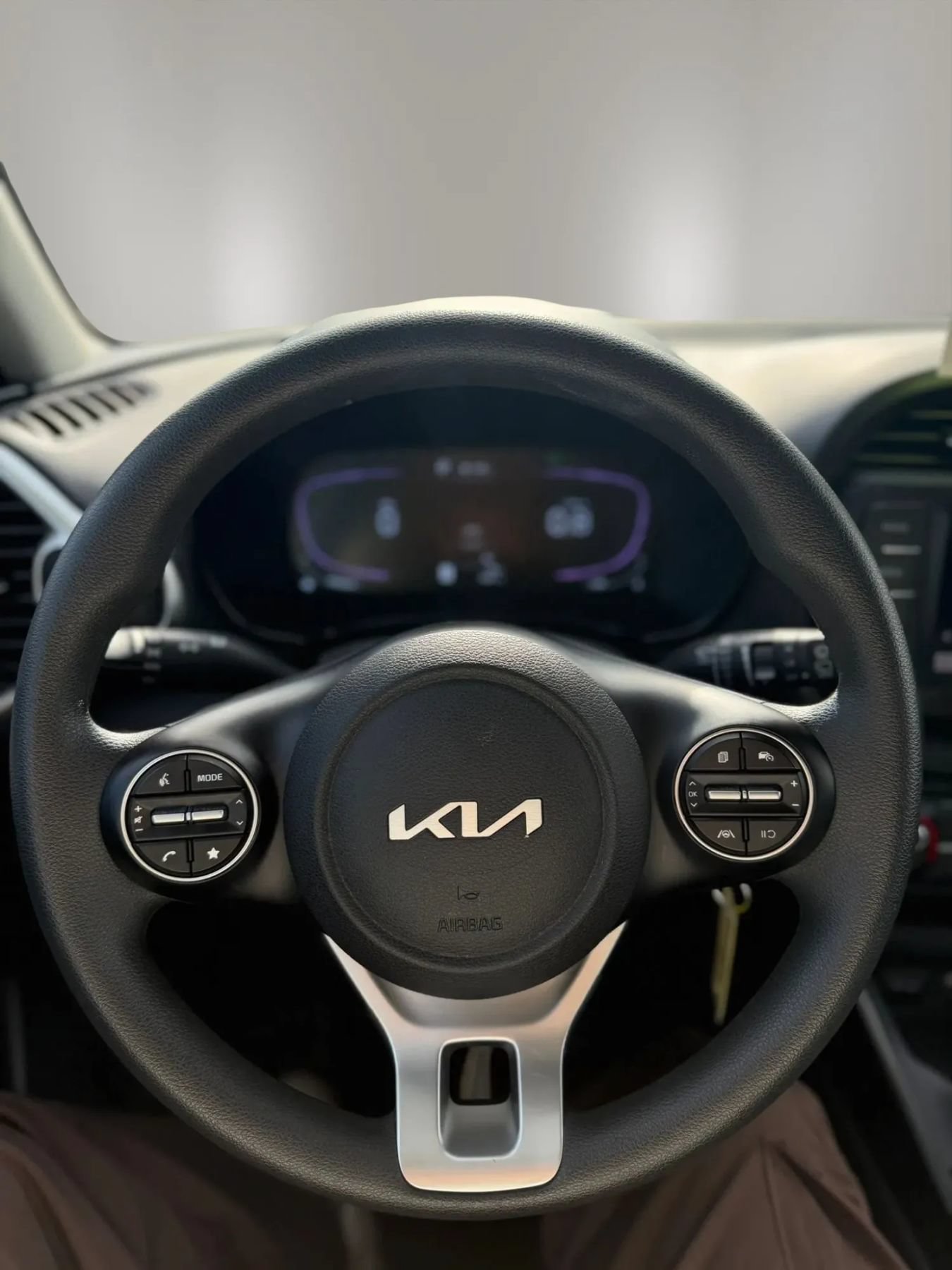 Used 2025 Kia Soul LX w/ LX Technology Package FWD image 18