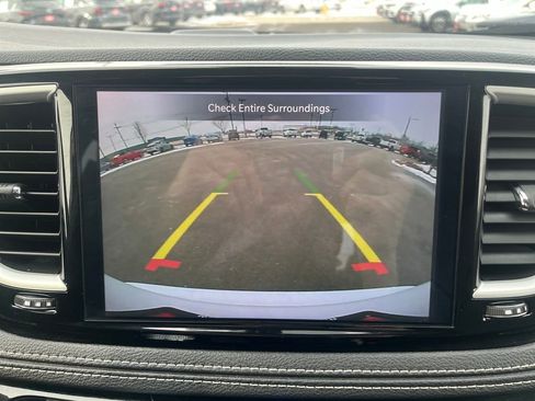 Used 2024 Chrysler Pacifica Select image 28