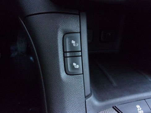 Used 2018 GMC Acadia SLT image 30