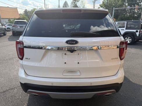 Used 2017 Ford Explorer XLT w/ Equipment Group 202A AWD/4WD image 4