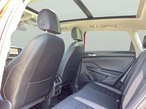 Used 2023 Volkswagen Taos SEL image 16