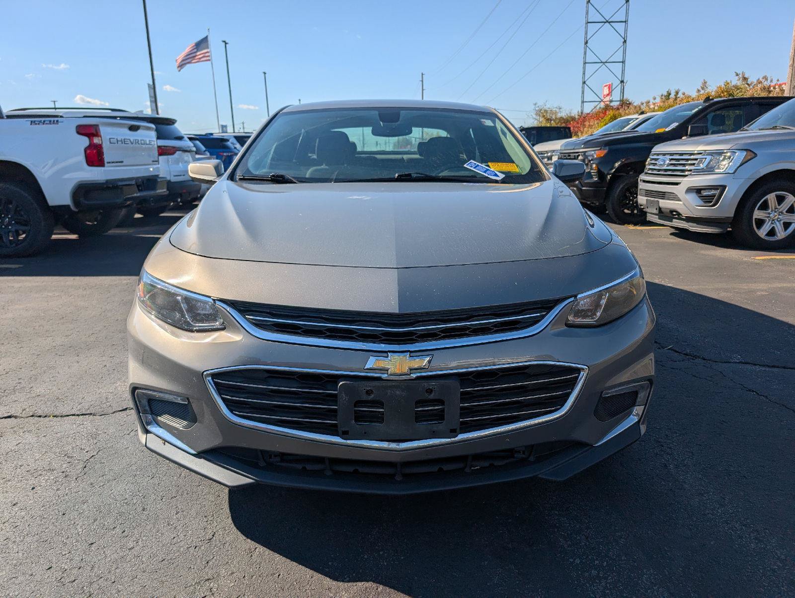Used 2018 Chevrolet Malibu LT FWD image 2