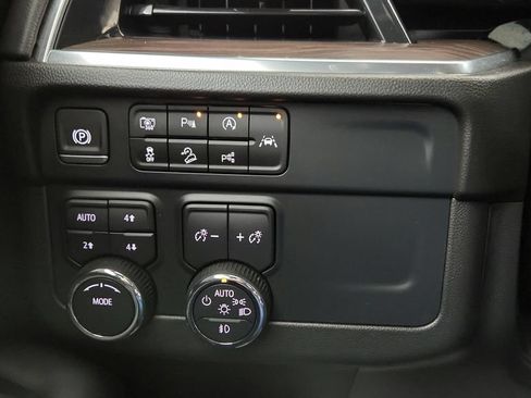 Used 2025 Chevrolet Tahoe Z71 w/ Comfort Package AWD/4WD image 33