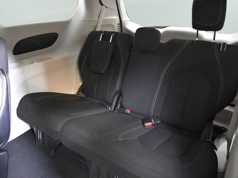 Used 2023 Chrysler Voyager LX FWD image 31
