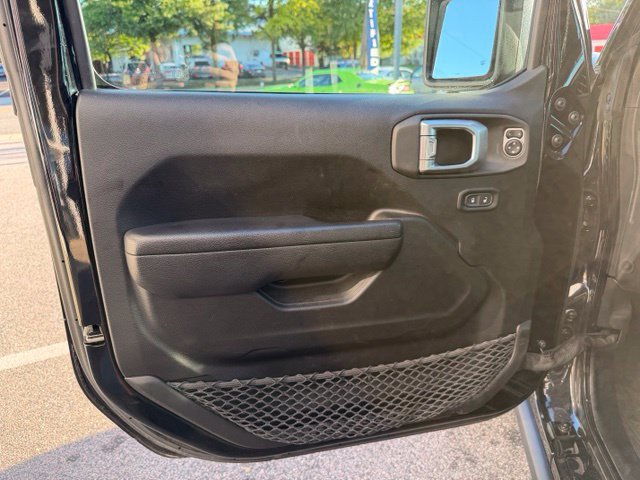 Used 2023 Jeep Wrangler Unlimited w/ Cold Weather Group AWD/4WD image 8
