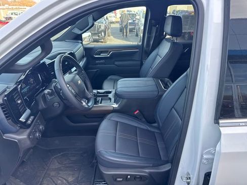 Used 2024 Chevrolet Silverado 1500 High Country image 11