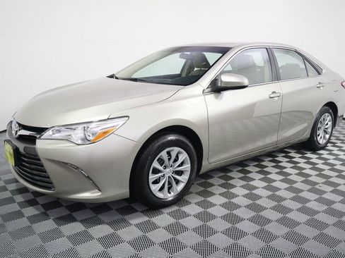 Used 2016 Toyota Camry LE FWD image 2