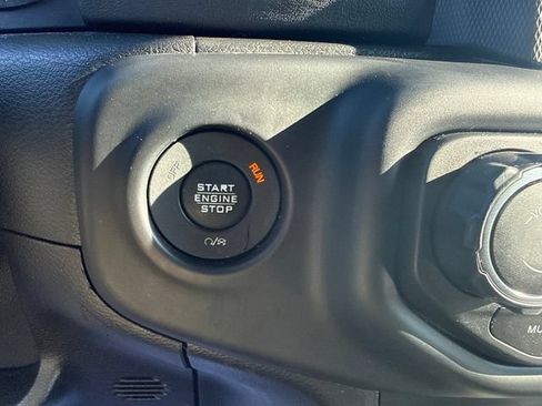 Used 2019 Jeep Wrangler Unlimited Sahara AWD/4WD image 25