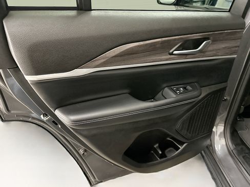 Used 2023 Jeep Grand Cherokee Limited image 27