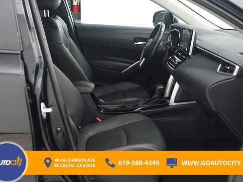 Used 2022 Toyota Corolla Cross XLE FWD image 8