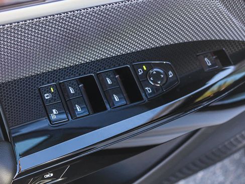 Used 2025 BMW 740i w/ Premium Package image 20