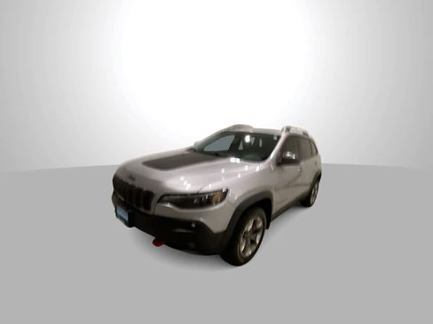 Used 2019 Jeep Cherokee Trailhawk w/ Cold Weather Group image 4