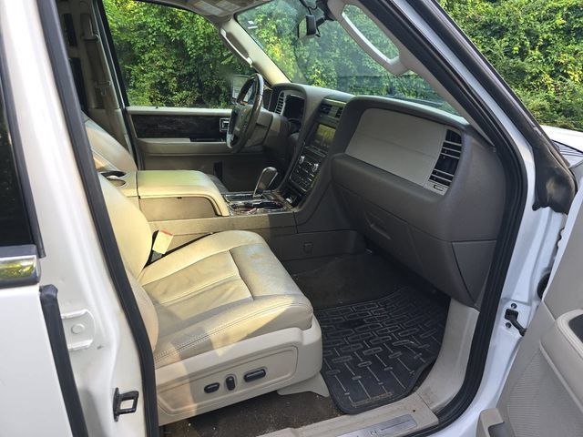 Used 2015 Lincoln Navigator 4WD image 30
