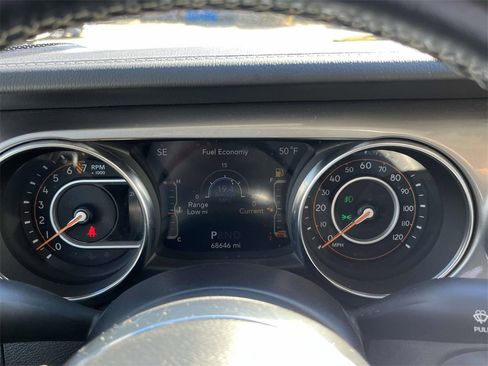 Used 2020 Jeep Wrangler Unlimited Sahara image 21