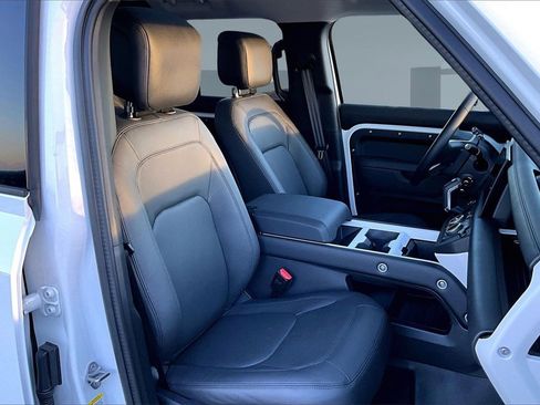 Used 2025 Land Rover Defender 110 S image 27