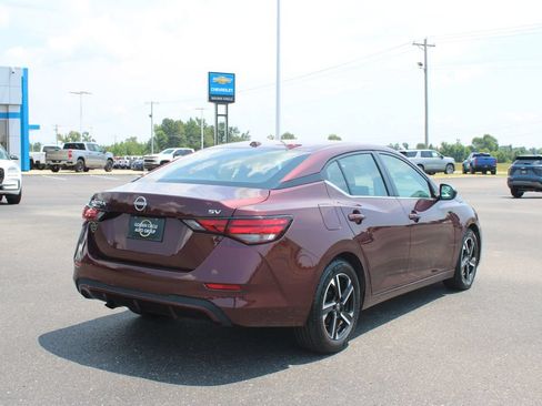 Used 2024 Nissan Sentra SV FWD image 9
