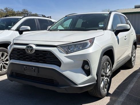 Used 2021 Toyota RAV4 XLE Premium image 15