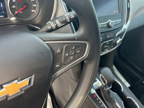 Used 2022 Chevrolet Equinox LS w/ LS Convenience Package image 12