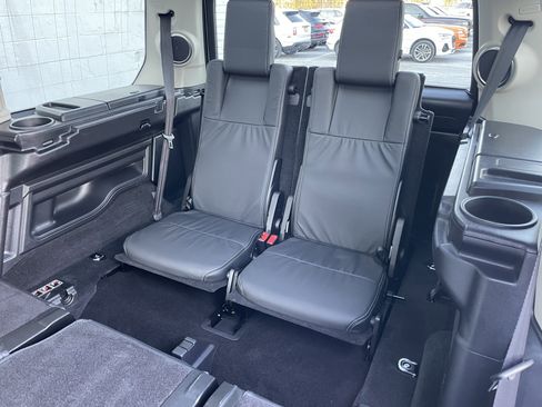 Used 2016 Land Rover LR4 HSE LUX image 32