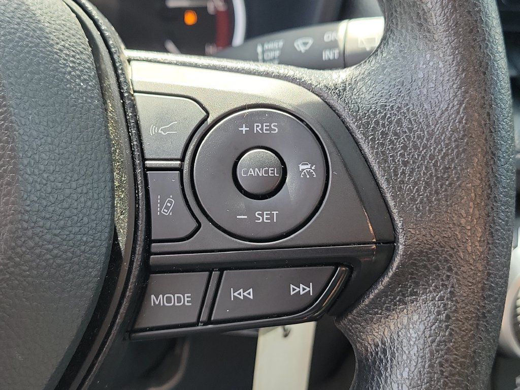 Used 2025 Toyota RAV4 LE AWD/4WD image 25