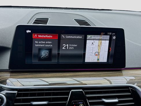 Used 2018 BMW 530e image 11