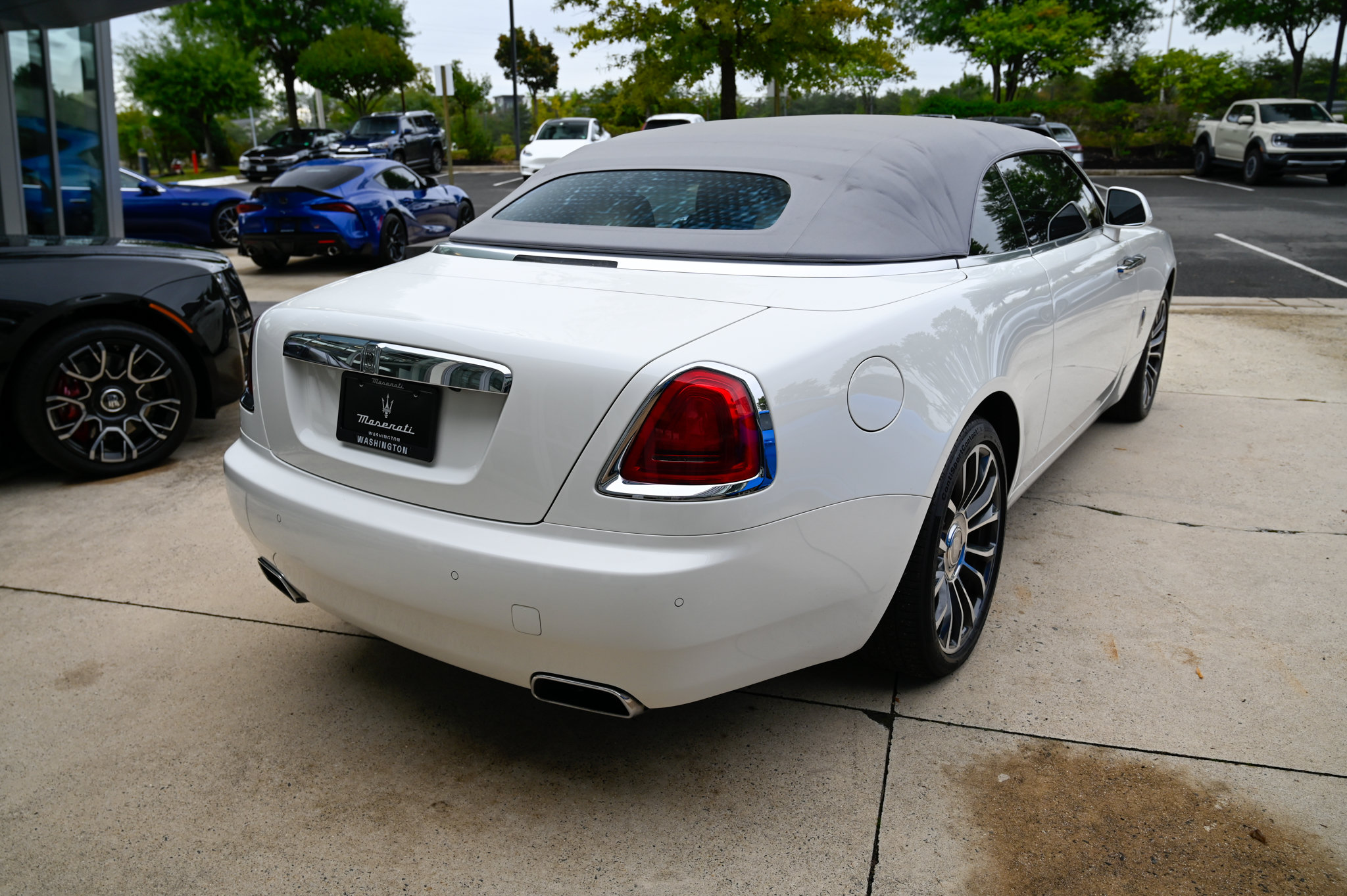 Used 2018 Rolls-Royce Dawn RWD image 5