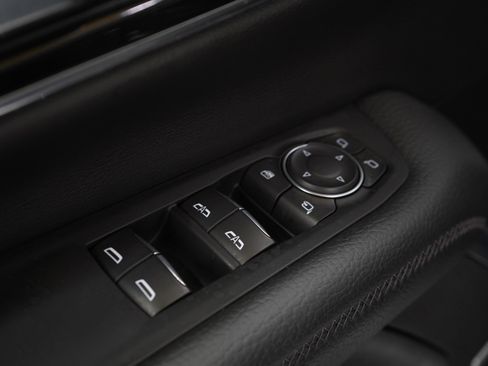 Used 2025 GMC Yukon Denali AWD/4WD image 25