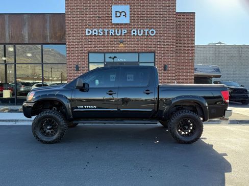 Used 2015 Nissan Titan SV w/ SV Value Truck Package image 4