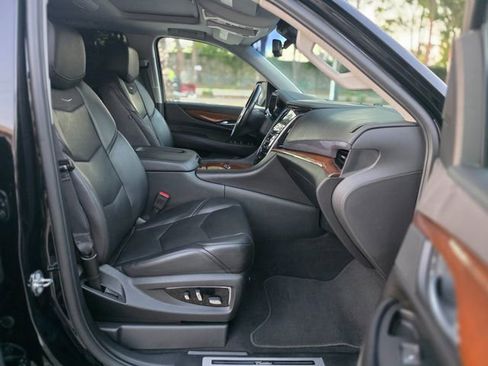 Used 2018 Cadillac Escalade ESV Luxury RWD image 48