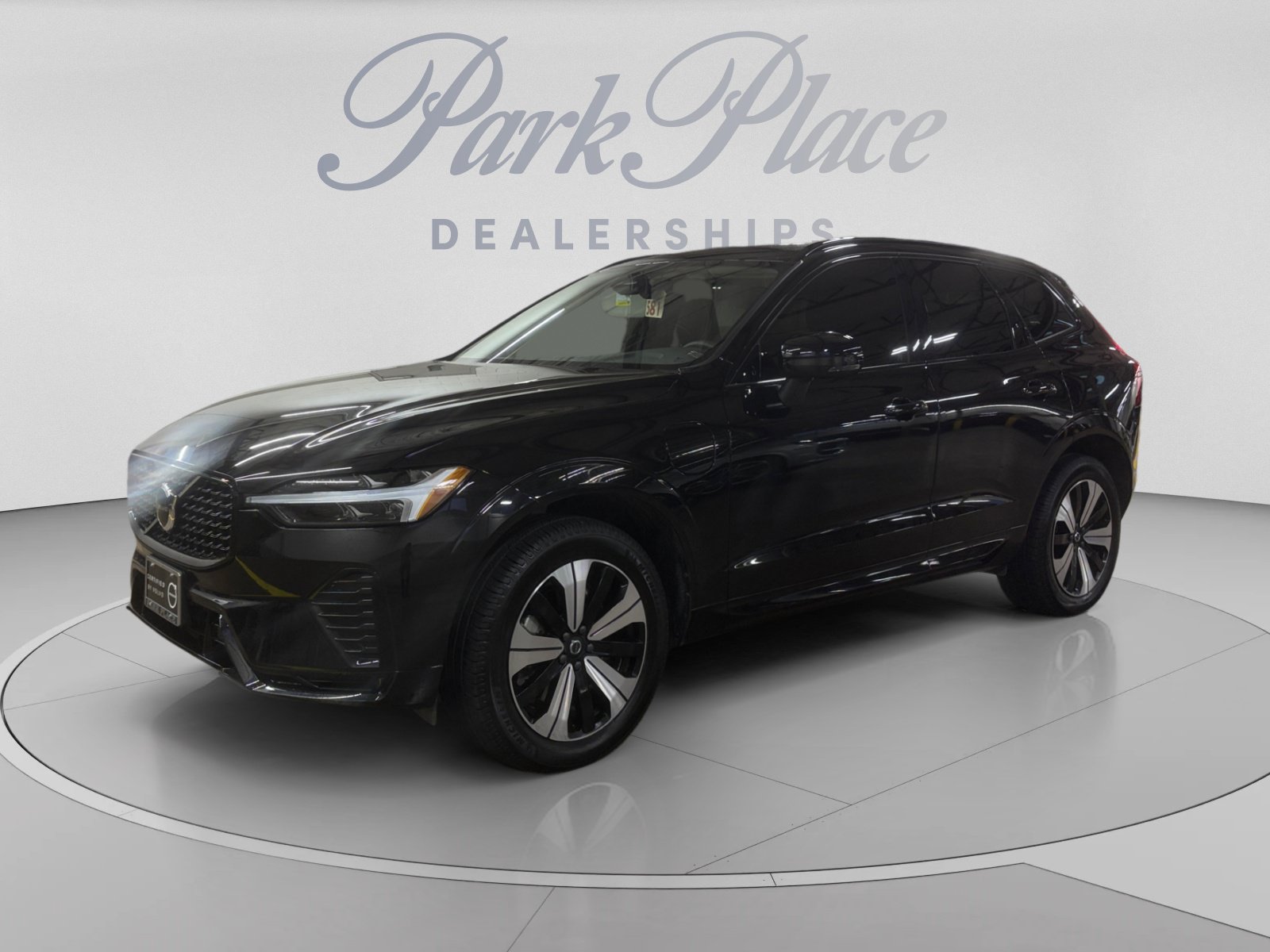 Used 2024 Volvo XC60 T8 Core AWD/4WD image 1