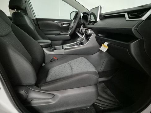 New 2025 Toyota RAV4 XLE image 39