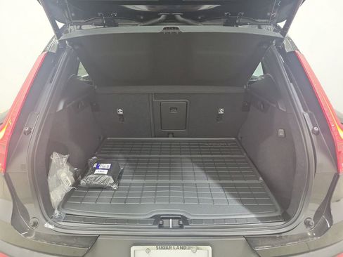 New 2026 Volvo XC40 B4 Plus w/ Protection Package Premier FWD image 10